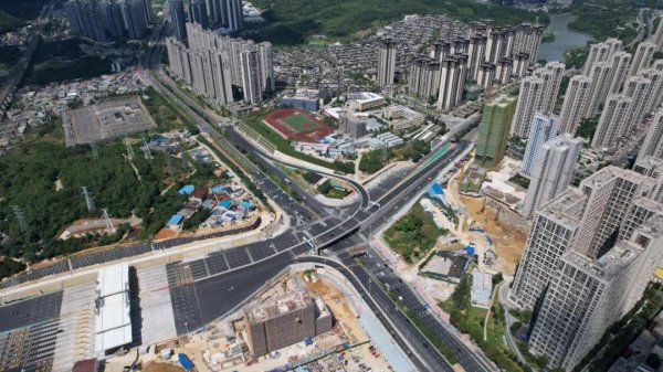 现金万博manbext体育官网app平台是贵阳“八横十二纵”路网骨架的要津构成部分-万博manbext体育官网(中国)官方网站登录入口